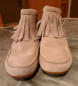 lot 56 image: Tan Leather Sporto Fringe Booties