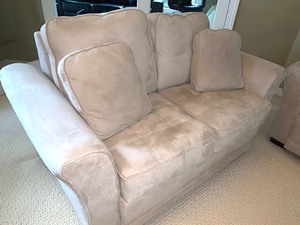 lot 3 image: Sofa and Matching Love Seat