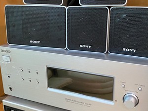 lot 20 image: Sony Receiver with Remote and Speakers