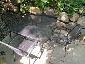lot 23 image: Metal Patio Table and Chairs