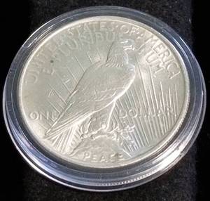 1923 PEACE SILVER DOLLAR UNC IN AIRITITE