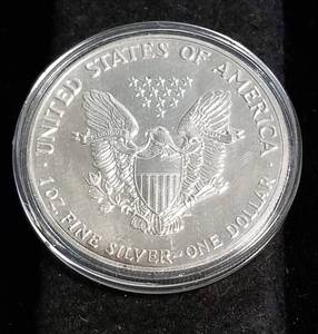 1989 AMERICAN SILVER EAGLE 1 TROY OZ. .999 FINE SILVER IN AIRTITE