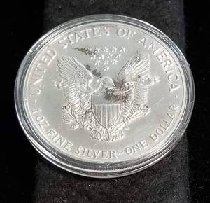 1986 AMERICAN SILVER EAGLE 1 TROY OZ. .999 FINE SILVER IN AIRTITE