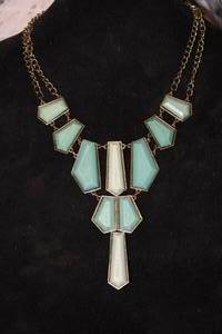 lot 50 image: Turquoise Pentagon Shapes Necklace