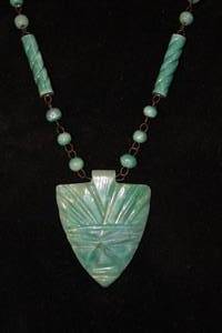 lot 49 image: Vintage Turquoise Hand Carved Agate Stone Pendant Necklace