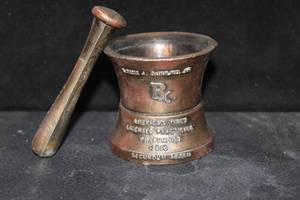 lot 40 image: Pharmaceutical Apothecary Brass Mortar & Pestle Secundum Artem