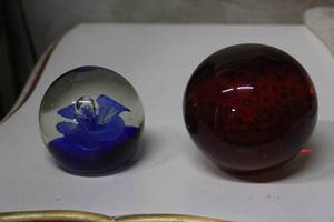 lot 125 image: Murano Art Glass Red Bubbles & Blue Lotus Paperweights