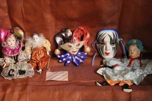lot 128 image: Decorative Wall Masks and Figures