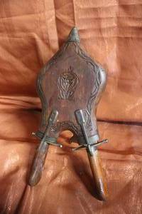lot 26 image: Antique Wood Carving Set wStand