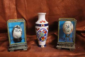 lot 133 image: Hand Painted Blown Eggs and Stand