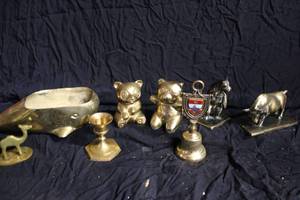 lot 116 image: Variety of Decorative Brass