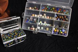lot 16 image: Large Lot of Vintage & Other Marbles