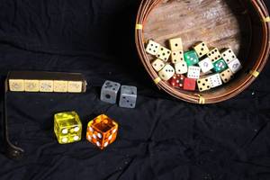 lot 100 image: Collection of Vintage Dice
