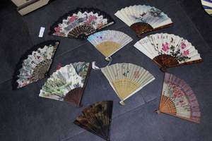 lot 139 image: Collectible Vintage Fans from China