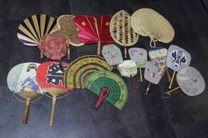 lot 135 image: Collectible Vintage Fans from China
