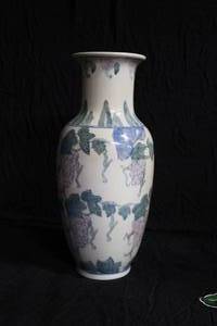 lot 96 image: Hand Painted Vase wGrape Motif