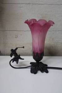 lot 15 image: Charming Antique Table Lamp - Cherub & Flower