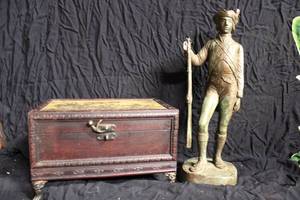 lot 24 image: Revolutionary War Figure by Austin Products 1964