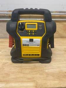 DEWALT 1400 Peak Amp Jump Starter with Digital Compressor