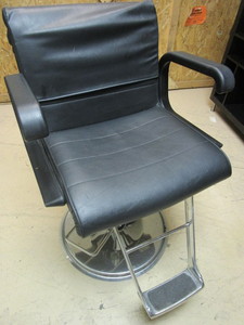 lot 303 image: BELVEDERE SALON CHAIR