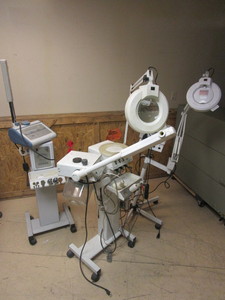 lot 315 image: COSMETOLOGYFACIAL MACHINES