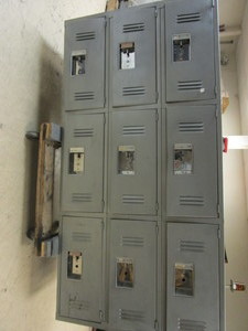 lot 320 image: LOCKER UNIT