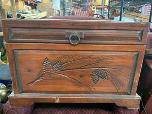 lot 20 image: Vintage Dresser 25 12 wide 14 12 deep 17 tall