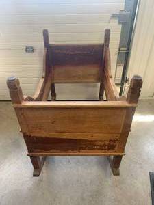 lot 102 image: Vintage Wood Crib (approx 34 wide 22 deep 32 tall)
