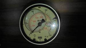 lot 46 image: Wika 29 Liquid Filled 250 bar  3500 PSI Gauge