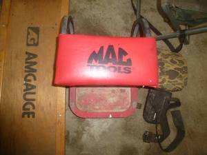 lot 17 image: Mac Roll Cart & Creeper