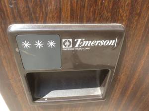 lot 31 image: Emerson Mini Refrigerator