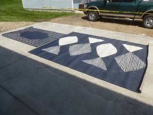 lot 33 image: Patio Rug Set