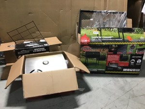 Pallet with assorted grills includes Smoker