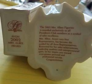 lot 167 image: Avon 2002 Mrs. Albee Award Presidents Club Figurine