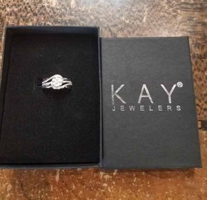 lot 173 image: Kay Jewelers Diamond Ring Size 7
