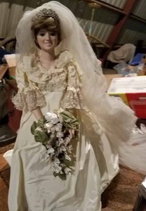 lot 203 image: Princess Diana Porcelain Doll in Replicated Wedding Gown with Long Train and New Princess Diana Ornament