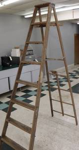 8 Wooden Ladder