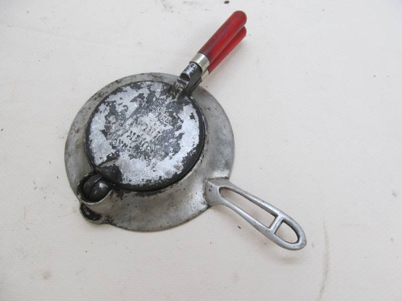 Vintage Nordic Ware Scandinavian Krumkake Iron - Cast Aluminum