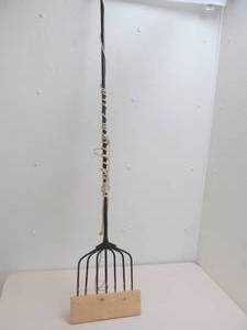 ice fishing spear
