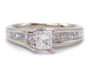 1.34 Carat Beautiful Ladies Diamond Estate ring in 14k Yellow Gold $6899