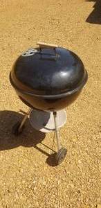 lot 262 image: Classic 24 Weber Kettle Grill with Mini Grill