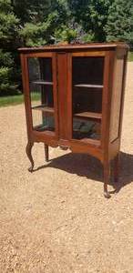 lot 57 image: Classic Antique Display Cabinet