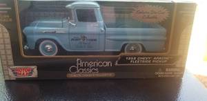 lot 245 image: Motor Max American Classics Die Cast 1958 Chevy Apache Fleetside Pick-up