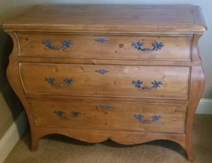 lot 5 image: Lovely Dresser by Ethan Allen