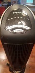 lot 225 image: Lasko Ceramic Element Oscillating Heater