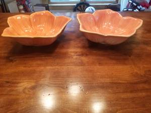lot 158 image: Summery Pair of Floral Serving Bowls