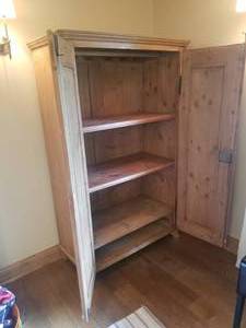 lot 17 image: Charming Antique Country French Pine Cabinet