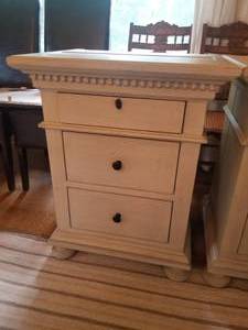 lot 16 image: Pair of Wonderful White Bedside Tables