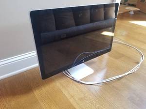 lot 43 image: Apple 27 Thunderbolt Display Monitor