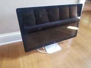 lot 42 image: Apple 27 Thunderbolt Display Monitor